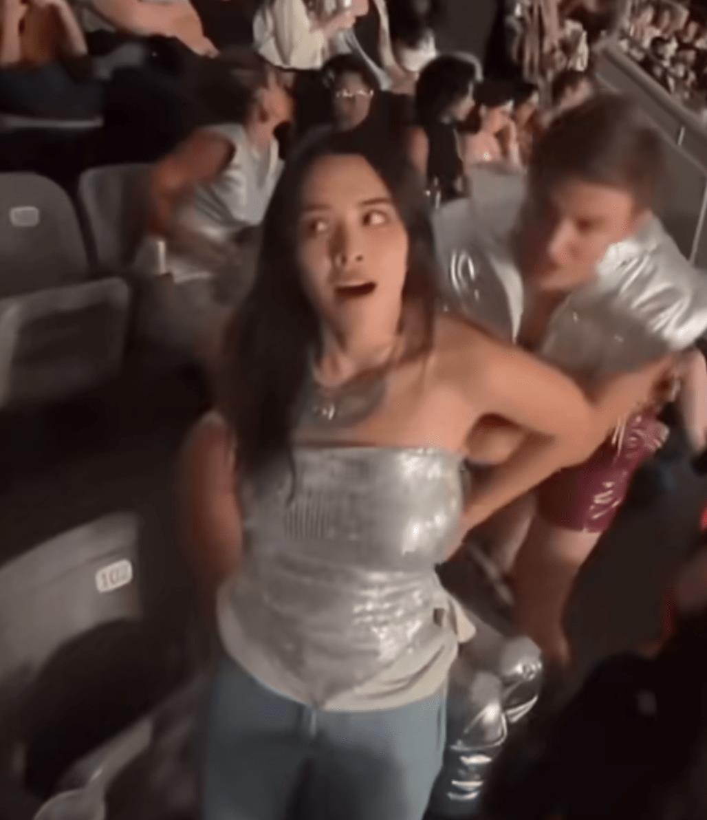 钟丽缇大女儿大方晒出泳装照,钟丽缇女儿大秀身材