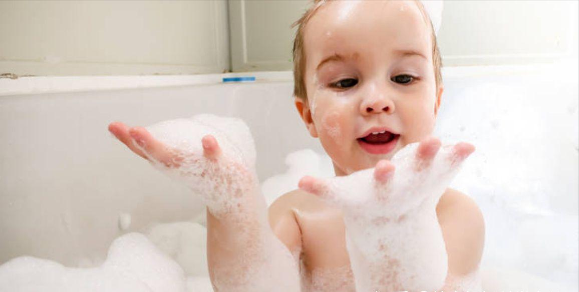 给宝宝洗澡的小妙招你学会了吗,给宝宝洗澡的操作方法步骤