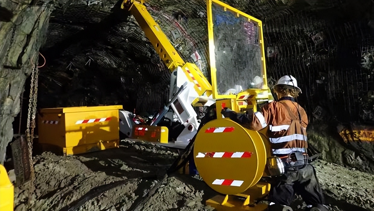 先进的采矿设备,最大的重型采矿机械