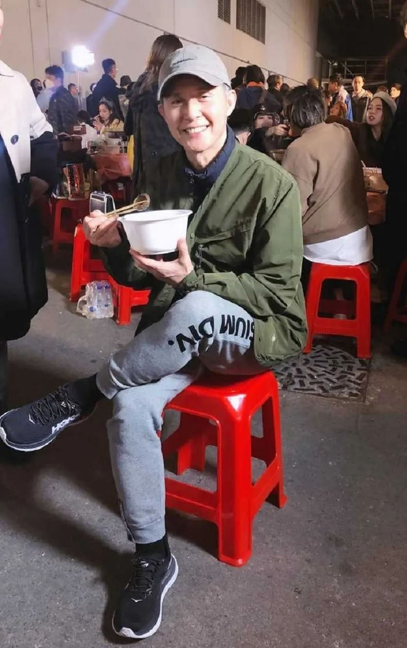 60岁港星内地庆生捞金,66岁港星