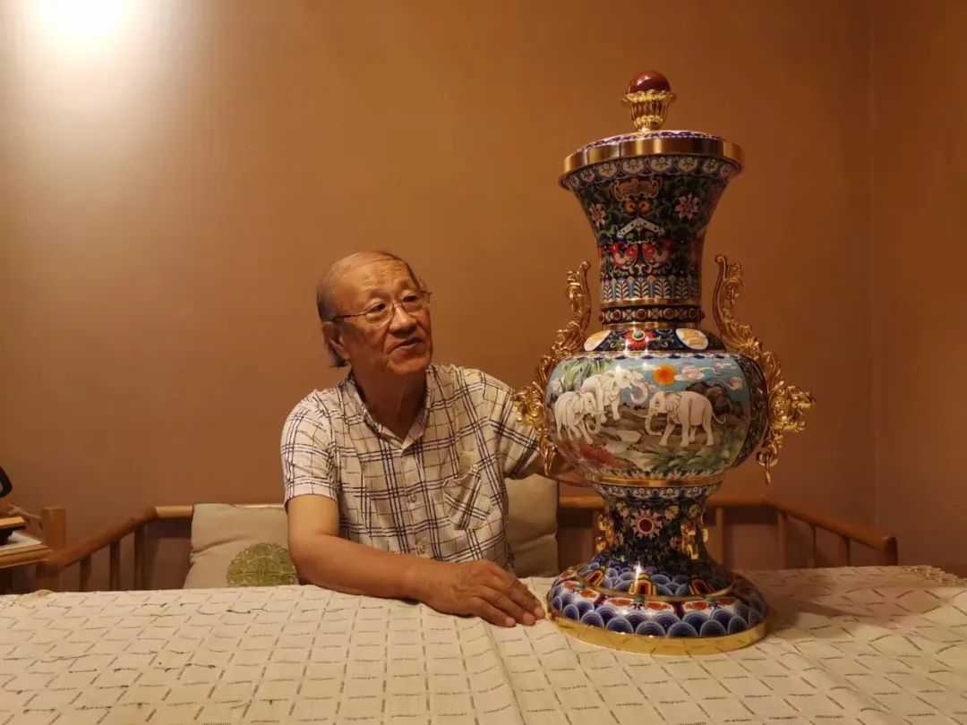 一件景泰蓝十件官窑器说明什么,景泰蓝和瓷器收藏价值