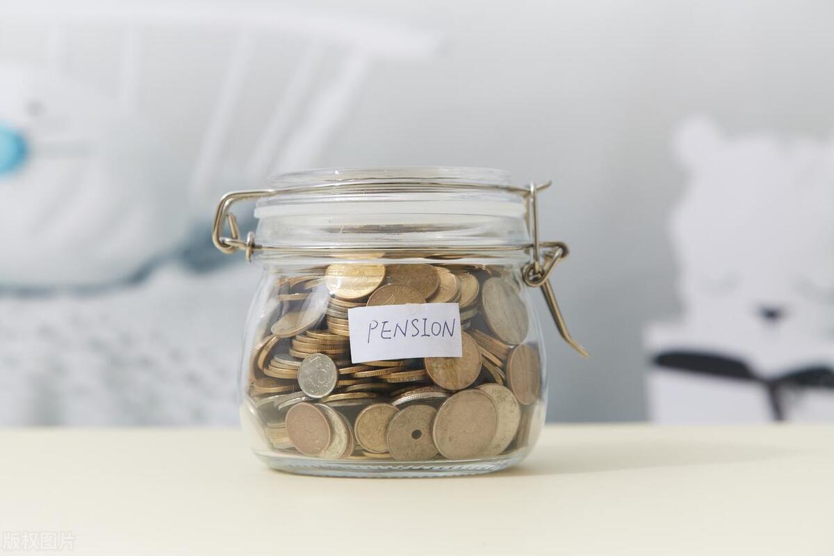 退休了不找老伴才过上幸福生活,60岁女人有退休工资要不要找老伴