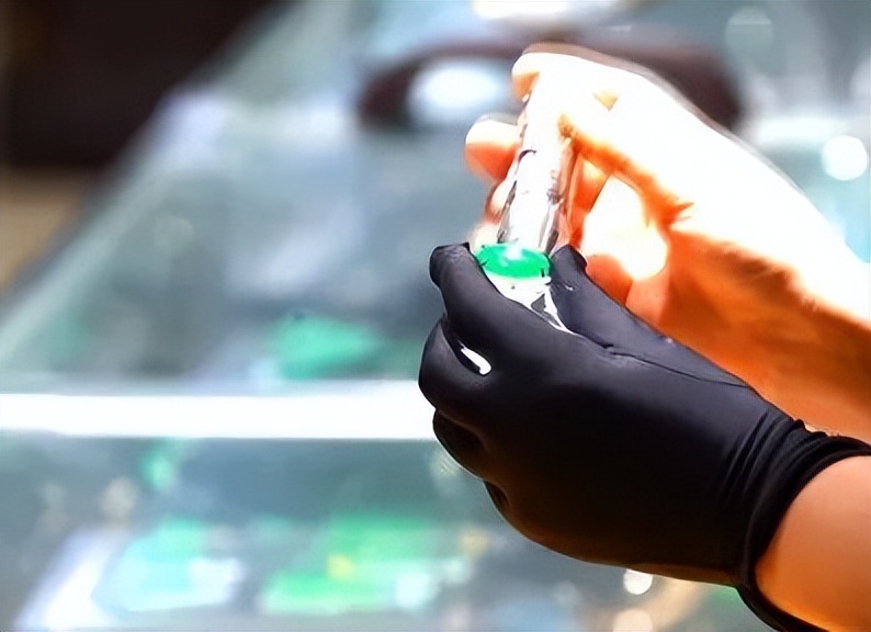 价值100多万的玉石摔碎了没钱赔,玉石丢失赔偿