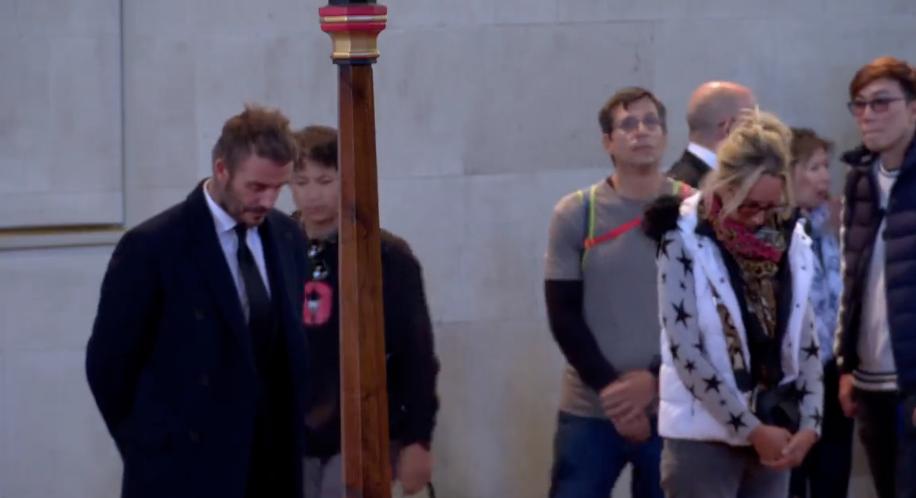 贝克汉姆人群中排队13小时瞻仰女王！国外网友：好感拉满了