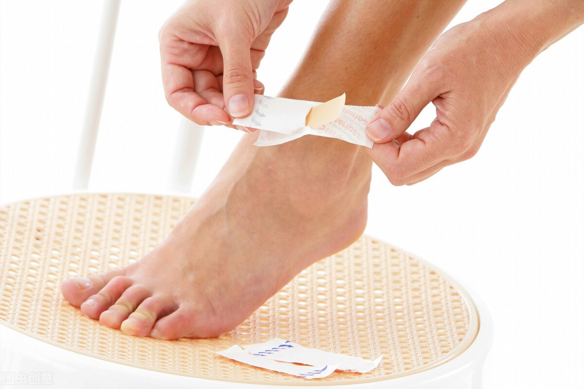 跑步磨脚起茧怎么办,跑步磨脚