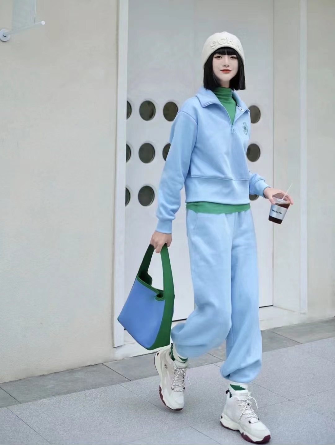 外套秋冬蓝色搭配什么颜色,秋冬比较显高级的颜色搭配