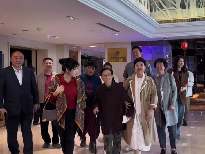 杨坤谷建芬今天是你的生日视频,谷建芬哪年创作的今天是你的生日