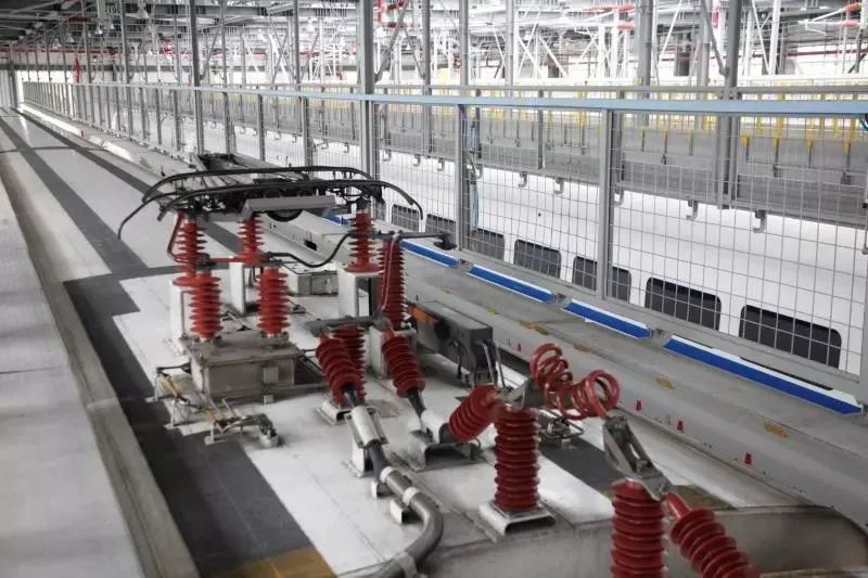 中国高铁1公里耗电多少,中国高铁一公里耗电10000度