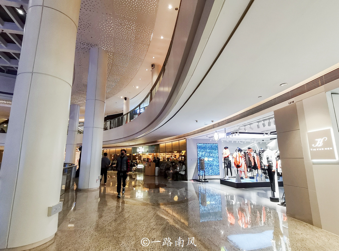 广州天河区人气商场，所在的位置原来是偏远郊区，现在却游人如织