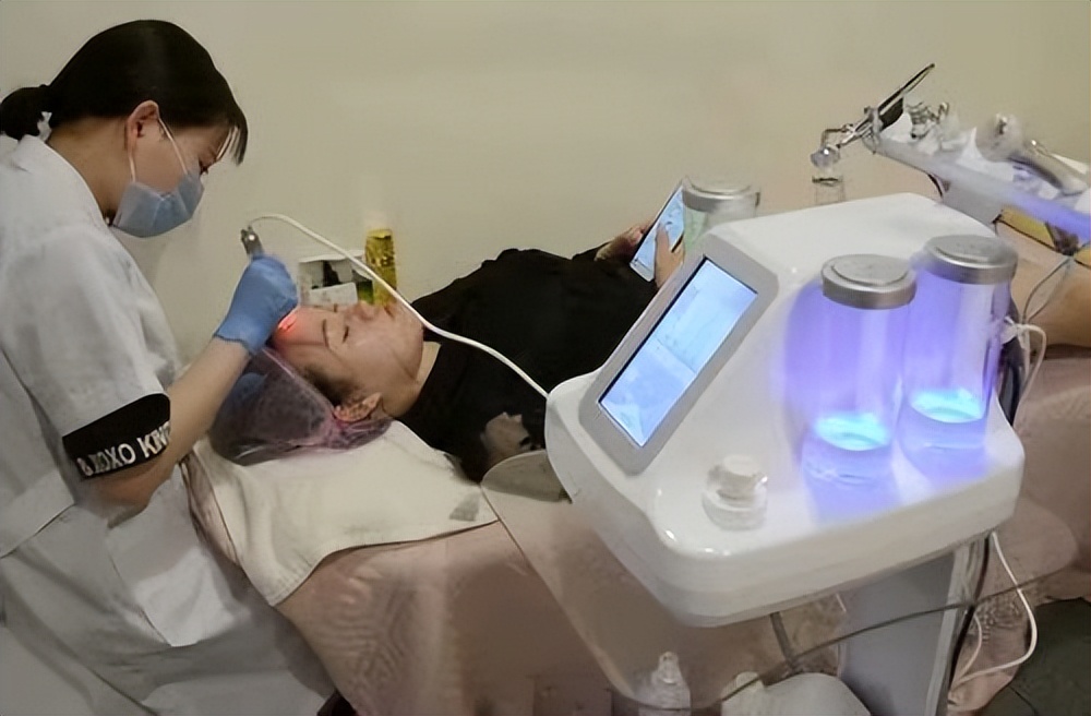 鼻子上油脂粒去除后怎么收缩毛孔,鼻子上长了个类似痘的东西