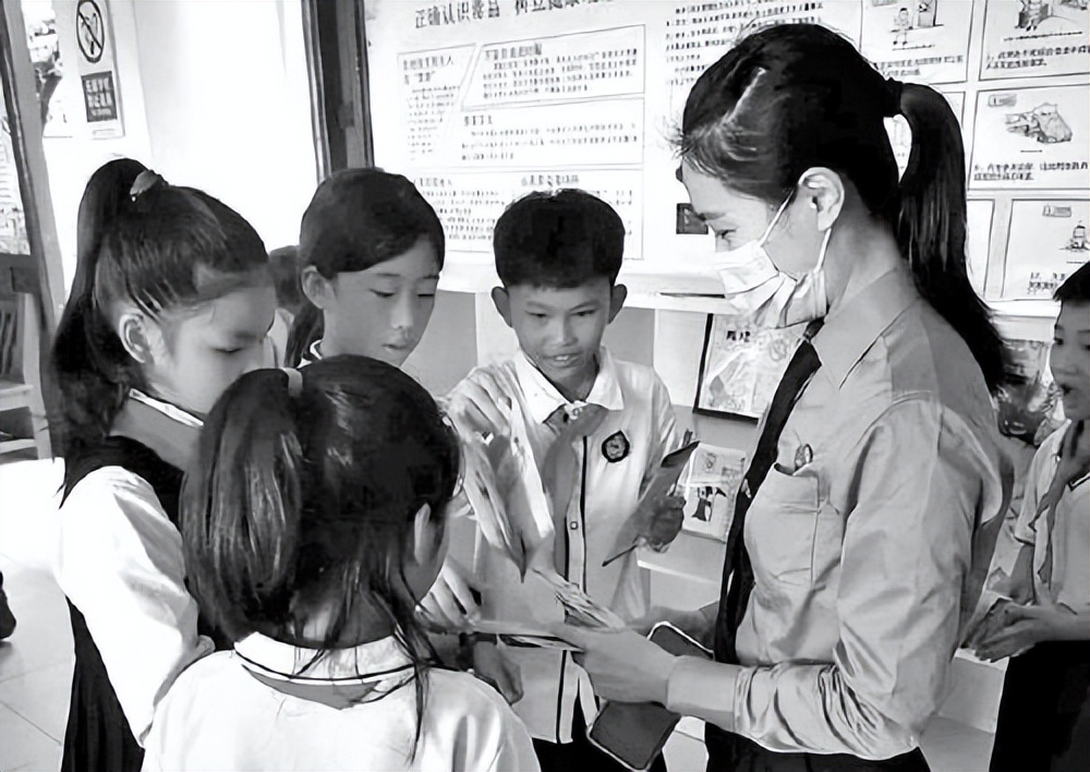 探索加强未成年人保护的创新做法,完善未成年人社会综合预防体系