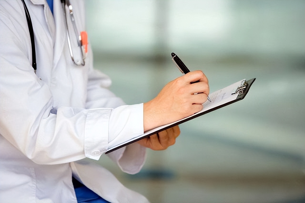 手术后刀疤又出血正常吗,手术后少量出血会影响伤口愈合吗