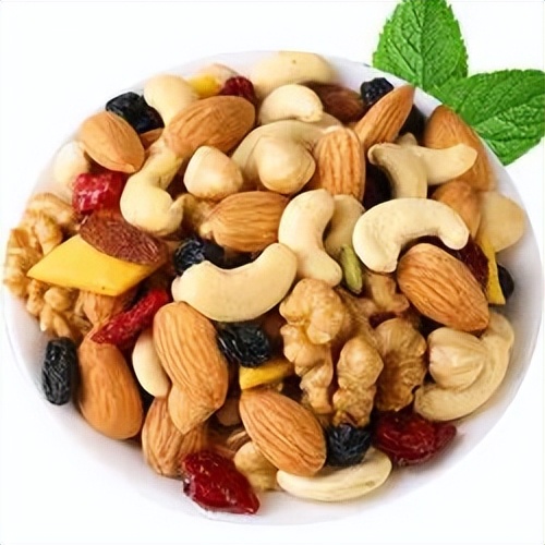 男生脸上很多处脱皮怎么办,男生脸上脱皮干燥