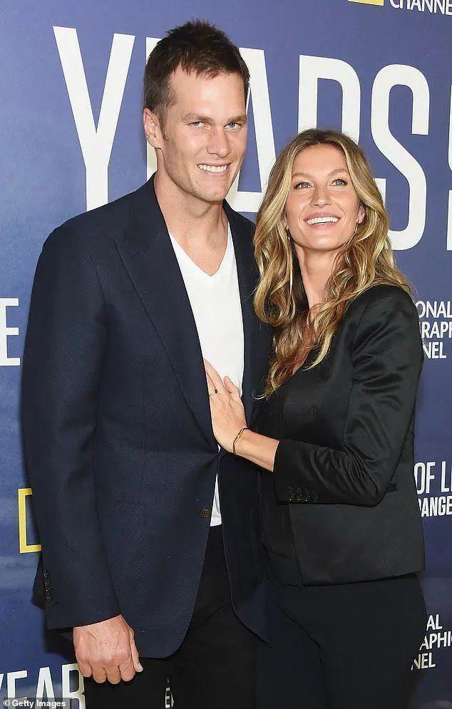 邦臣和男私教林间跑步，大汗淋漓近乎“赤身”，42岁身材仍傲人