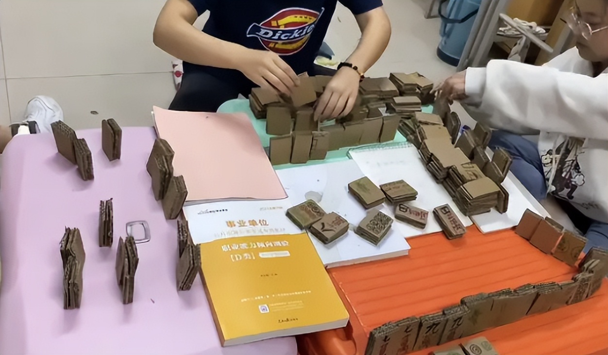 大学生辅导员宿舍查寝,大学生宿舍辅导员查寝