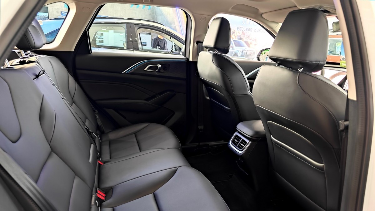 哈弗枭龙max空间宽敞智能配置丰富,哈弗枭龙max4驱