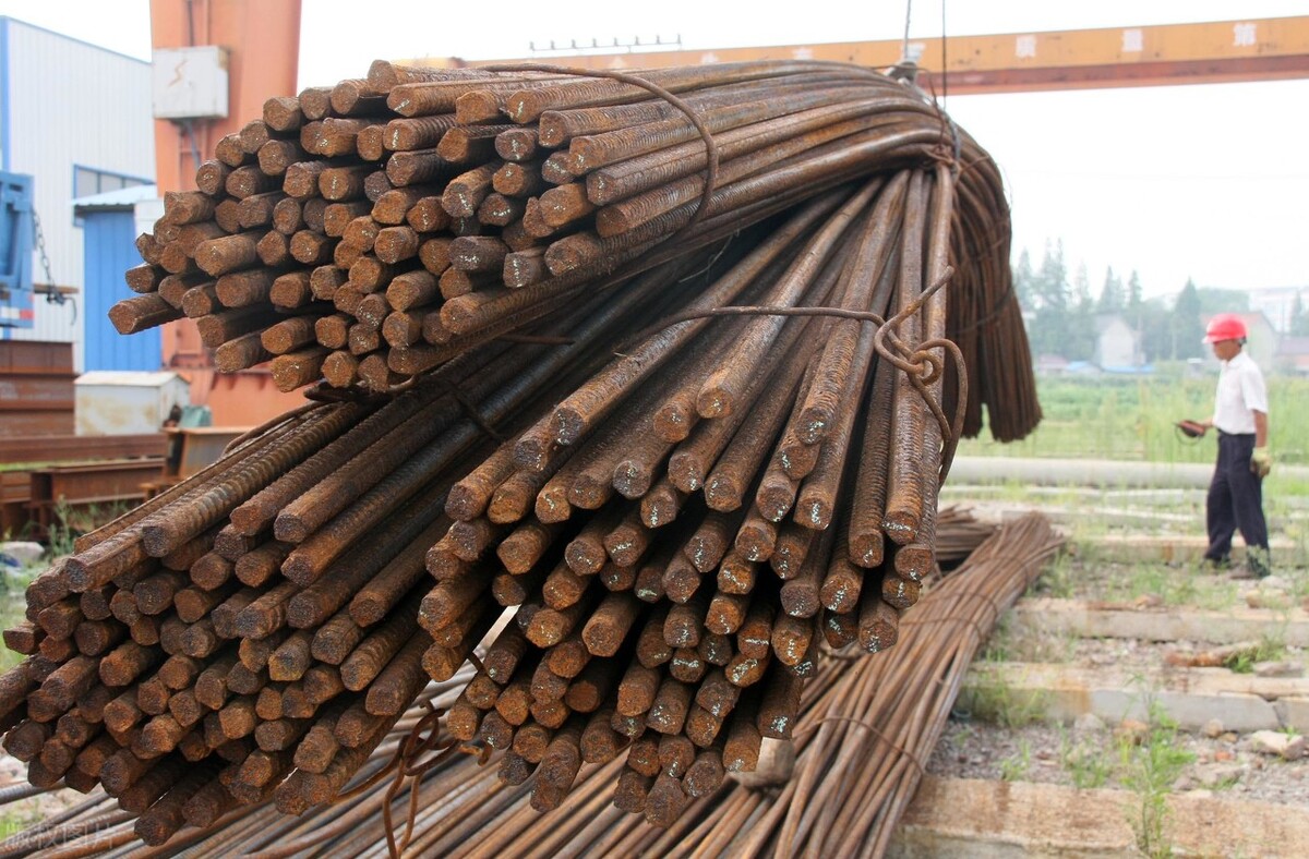 国际油价回落国内油价继续上调,国际油价上涨石油股