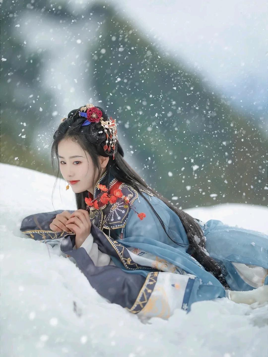 皑如山上雪皎若云间月朗读,皑如山上雪皎若云间月