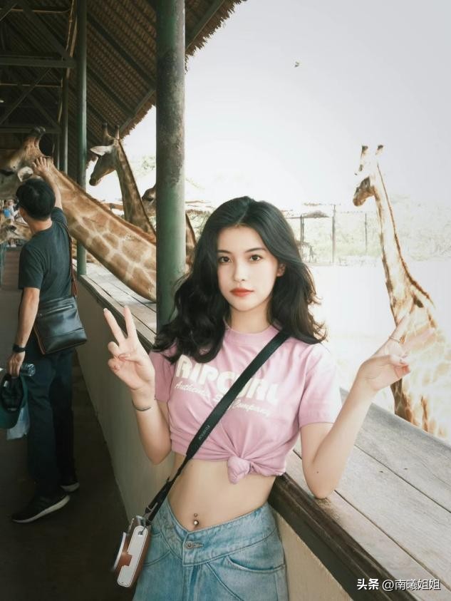 流行齐耳短发烫发型,最流行的齐耳短发烫发