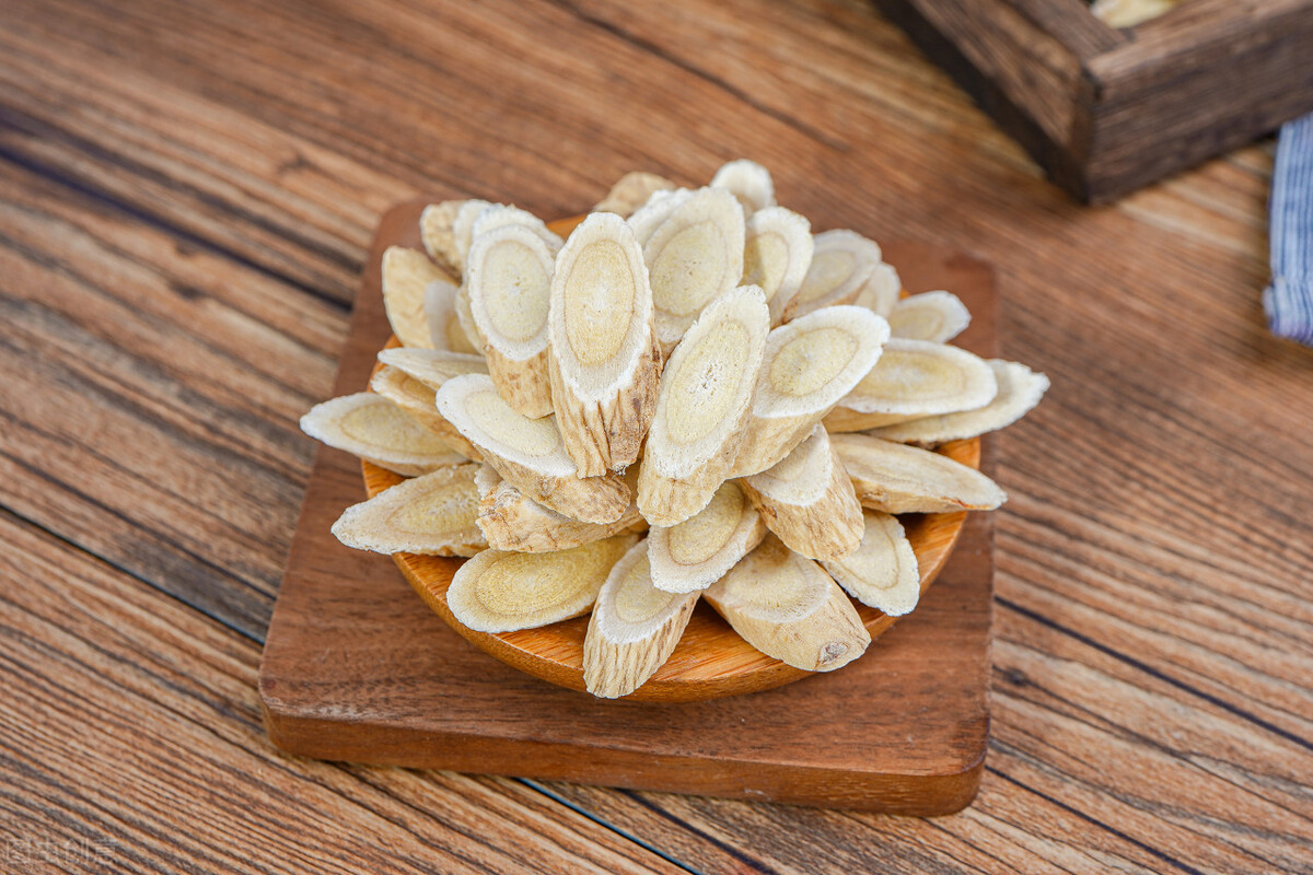 养肝明目养肾的中药泡水喝,益气养血补肾明目的中医药