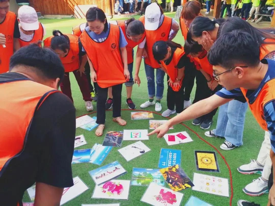 适合大人们玩的团建游戏,团建趣味新游戏