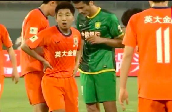 他是中国男足的天才国脚，家境贫寒超身价1亿，却在30岁*球赌**被抓