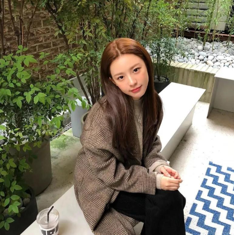 不会化妆怎么提升气质呢,不爱化妆的女生适合什么打扮