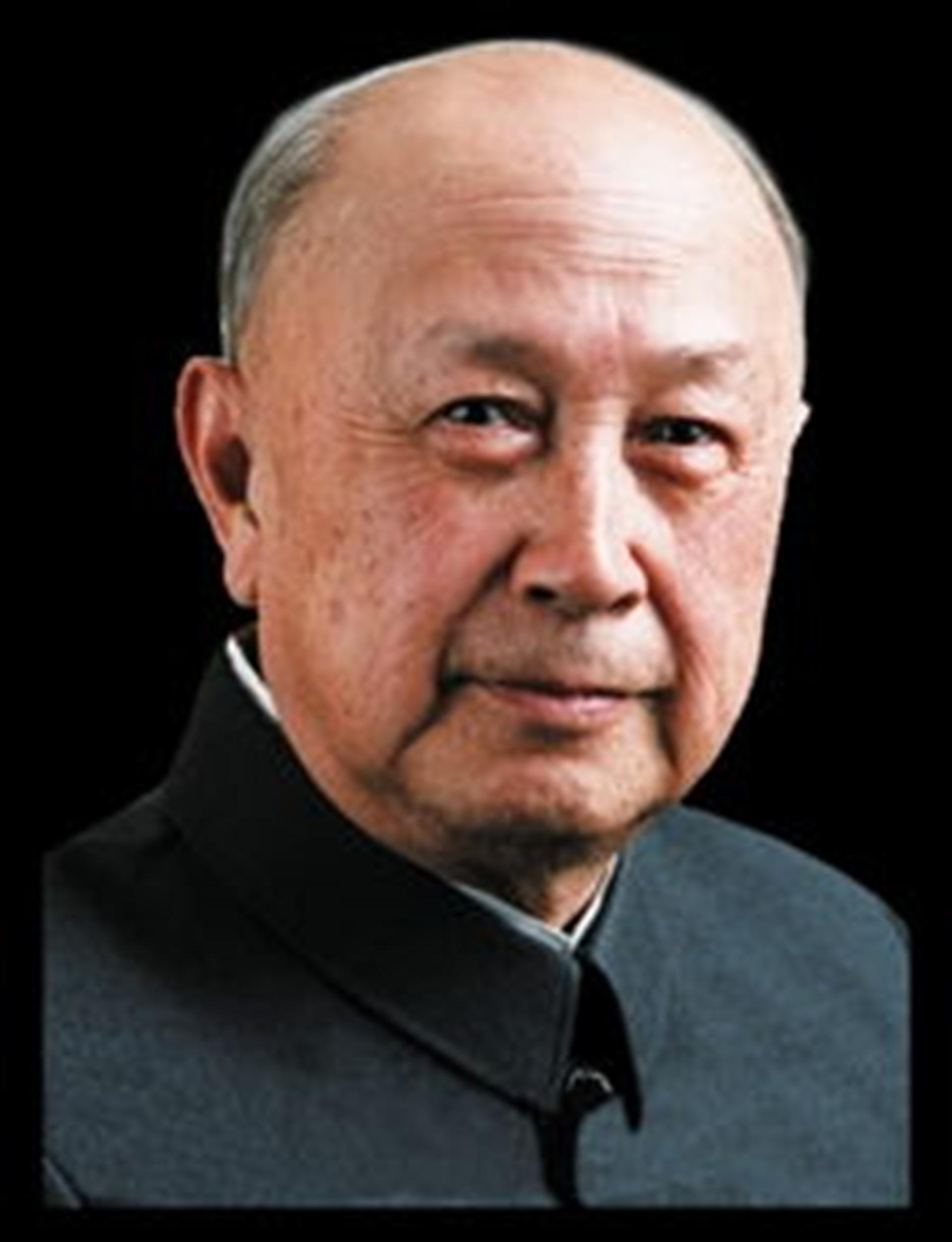 钱学森受邀参加国宴，到场后却找不到自己座位，毛主席：我划掉了