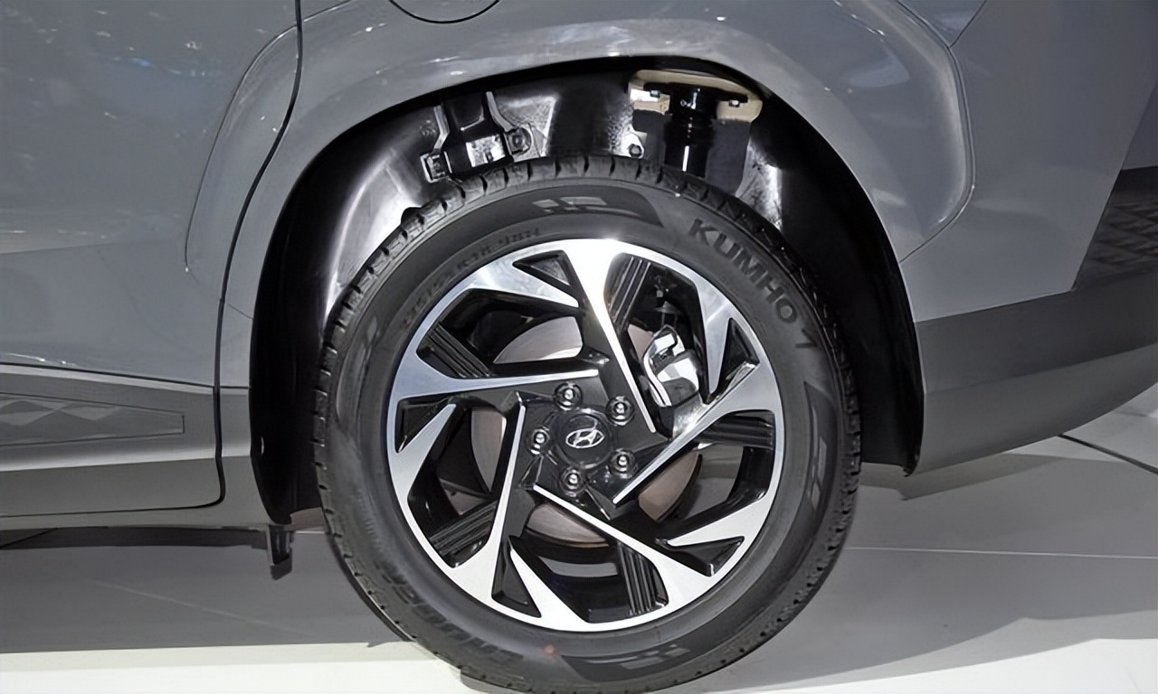 现代库斯途和别克gl8选哪一个,库斯途和gl8哪个零百加速快