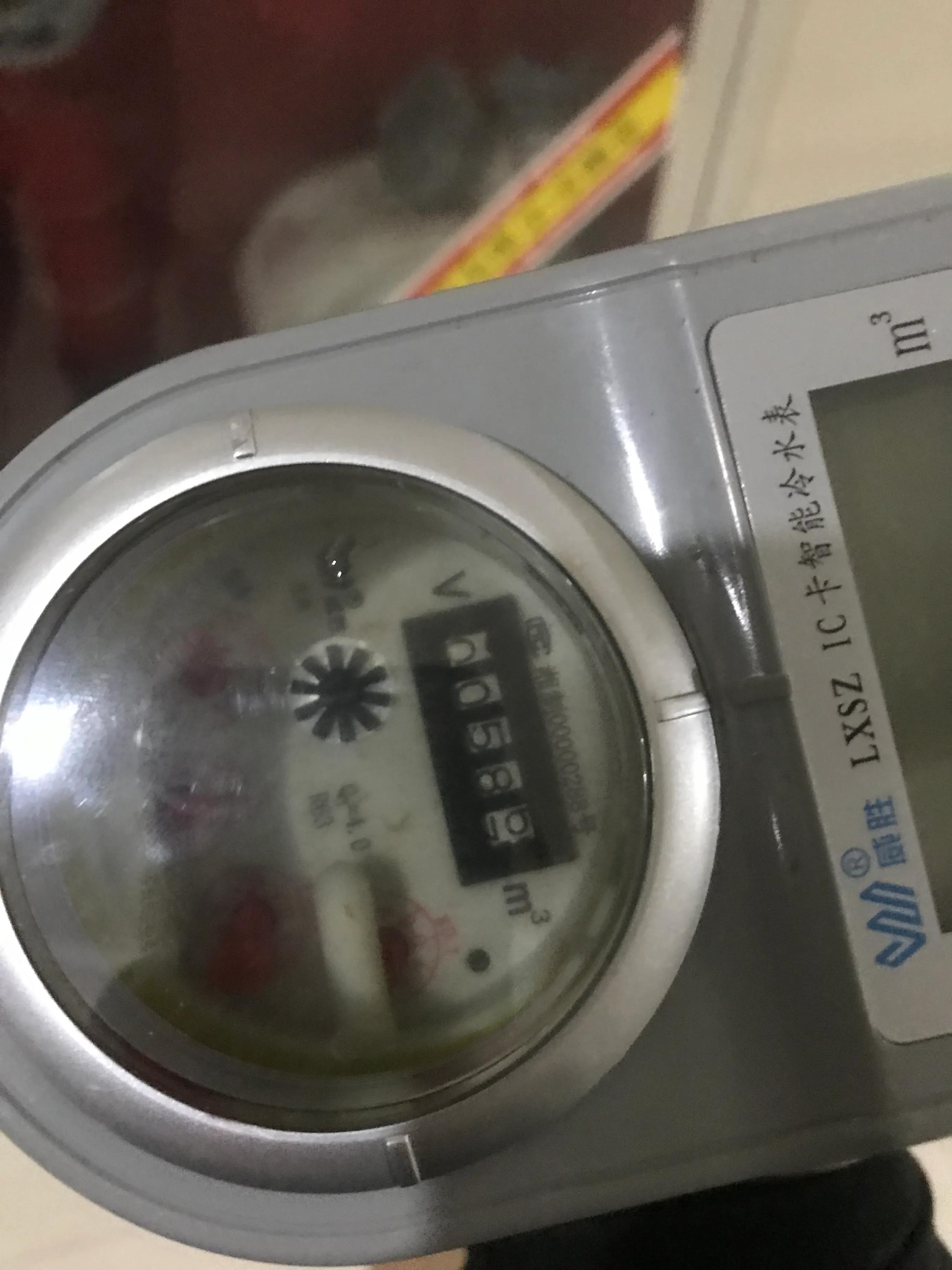 刷卡水表如何更换电池,新水表电池怎么换