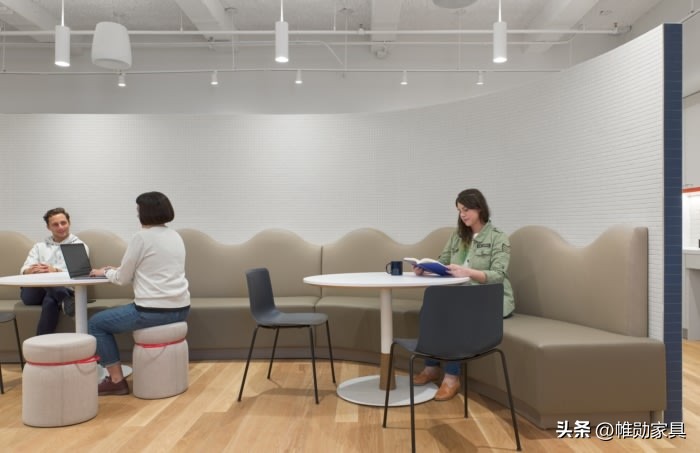 原木风新中式办公室,极简的办公室风格