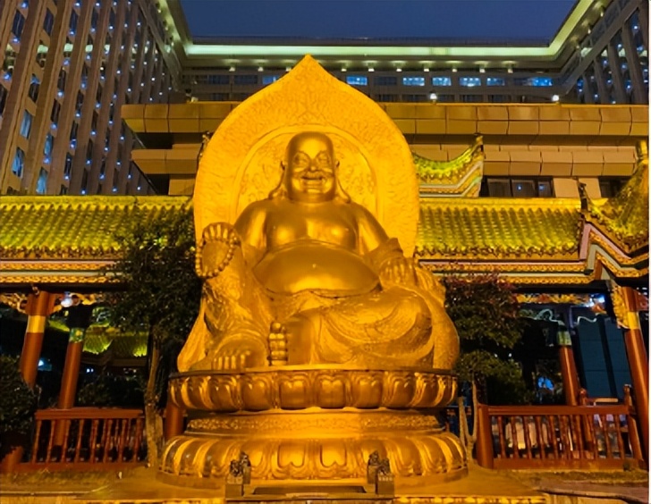 万家丽楼顶宇宙中心,宇宙中心长沙万家丽广场顶楼