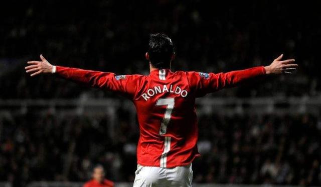 为什么c罗的影响力比梅西还要大,c罗梅西世界杯天下足球绝代双骄