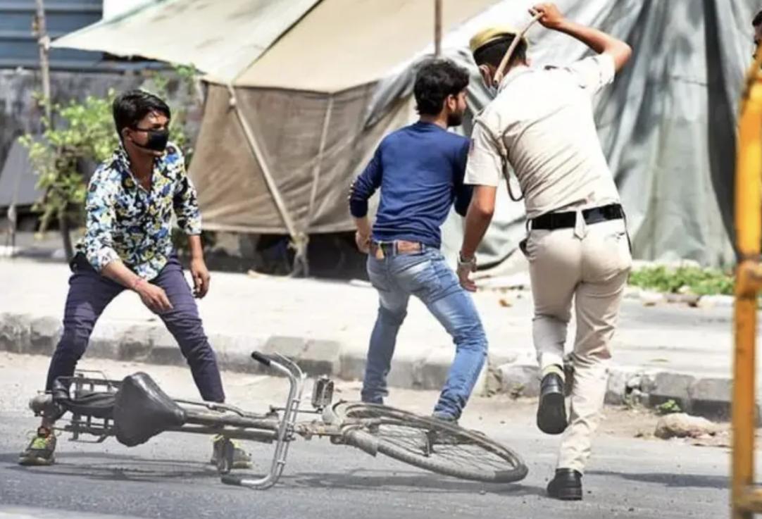 印度警察硬核执法现象,印度警察对高个子执法