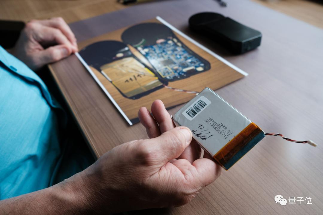 植入式设备制造商破产，患者无语，自行购买零件维护修理