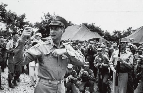 10万志愿军被包围，彭德怀心急如焚，毛主席一封电报直接转危为安