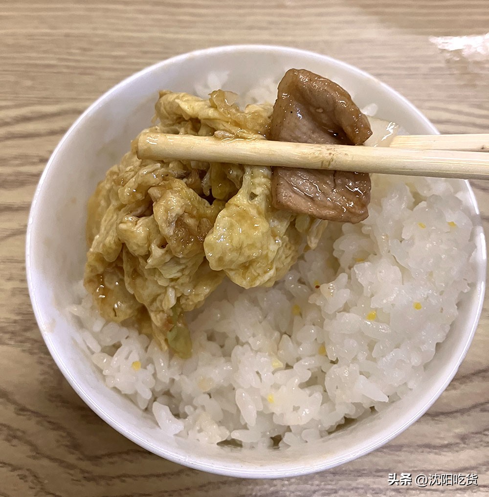 现在的饭店菜量很少价格很贵,现在的餐馆