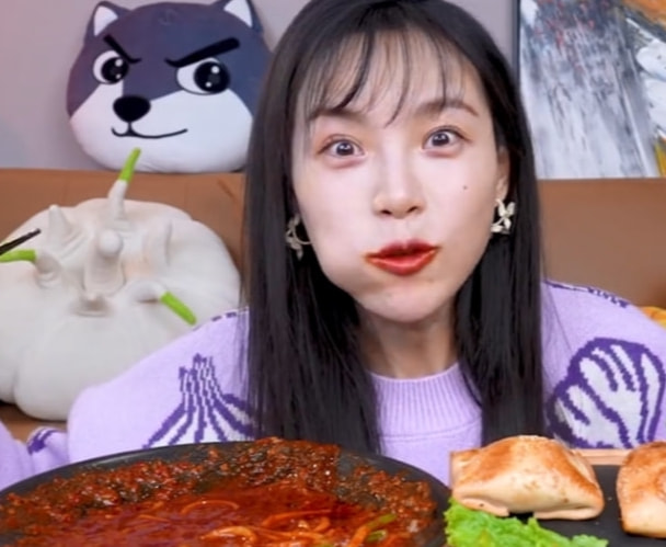 网红小贝饿了最近情况,网红小贝饿了竖屏视频