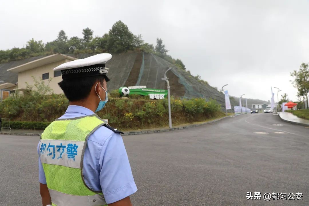 【夏季治安打击整治“百日行动”】都匀市公安局圆满完成2022中西部地区青少年足球邀请赛安保任务