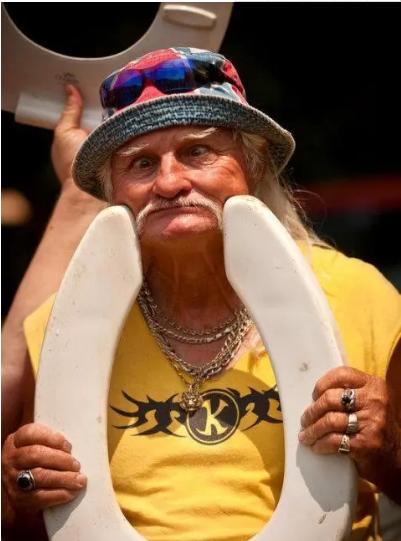 美国“红脖子”遭歧视，被强制绝育比黑人还惨，他们为何被刁难？