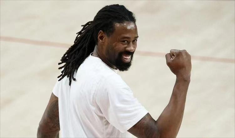 14中12！正负值+30，全场第一！里德将成季后赛76人新*器武**？