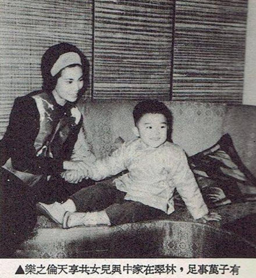 恋人妻、追青霞、混黑道、建豪宅，“武侠片之父”的江湖往事……