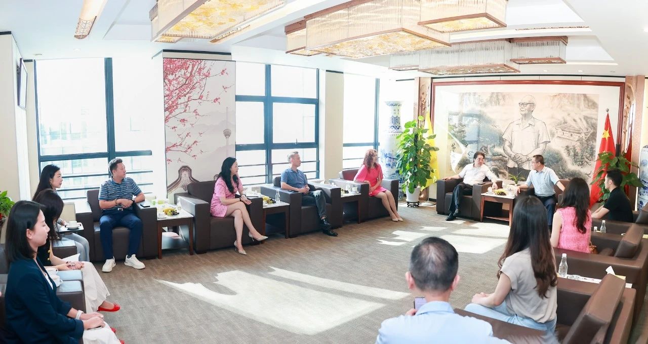 广东汉剧传承研究院*党**委书记王育平一行到访深圳市梅县商会