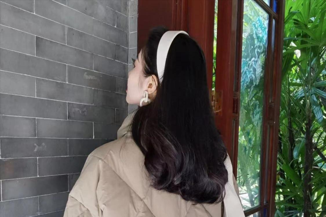 突然发现长了好多白头发怎么回事,突然发现自己长白发是什么原因