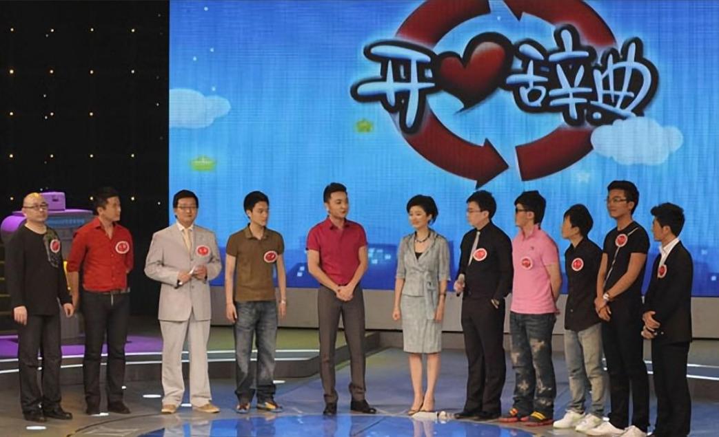 最新等着我主持人舒冬,央视等着我栏目主持人舒冬的衣着