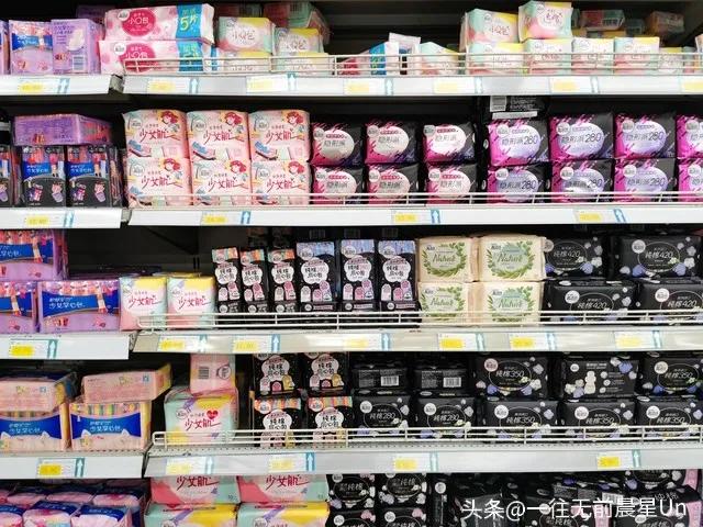 买了一大箱姨妈巾后，我意识到自己也变成了大妈级人物