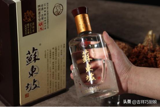 男子鉴定几十瓶假酒全集,小伙拿茅台酒去鉴定反被说是假的