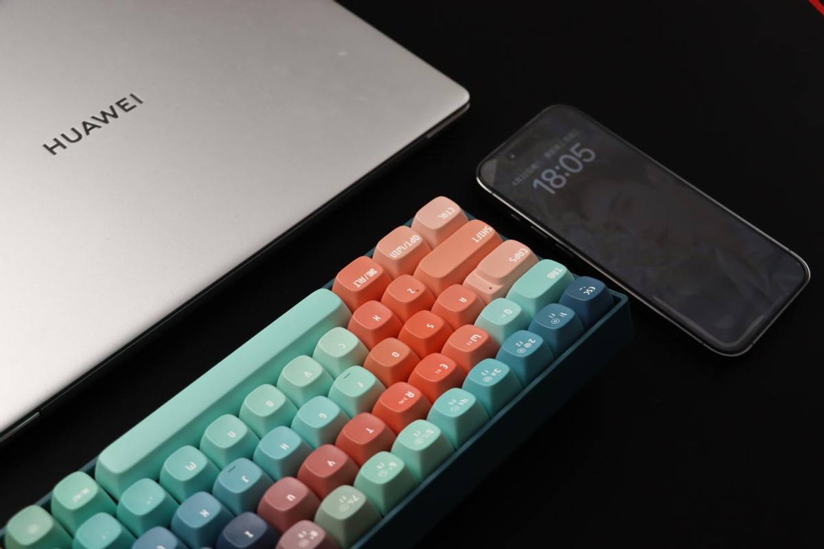 洛斐小翘蓝牙机械键盘开箱组装,洛斐小翘键盘简单上手