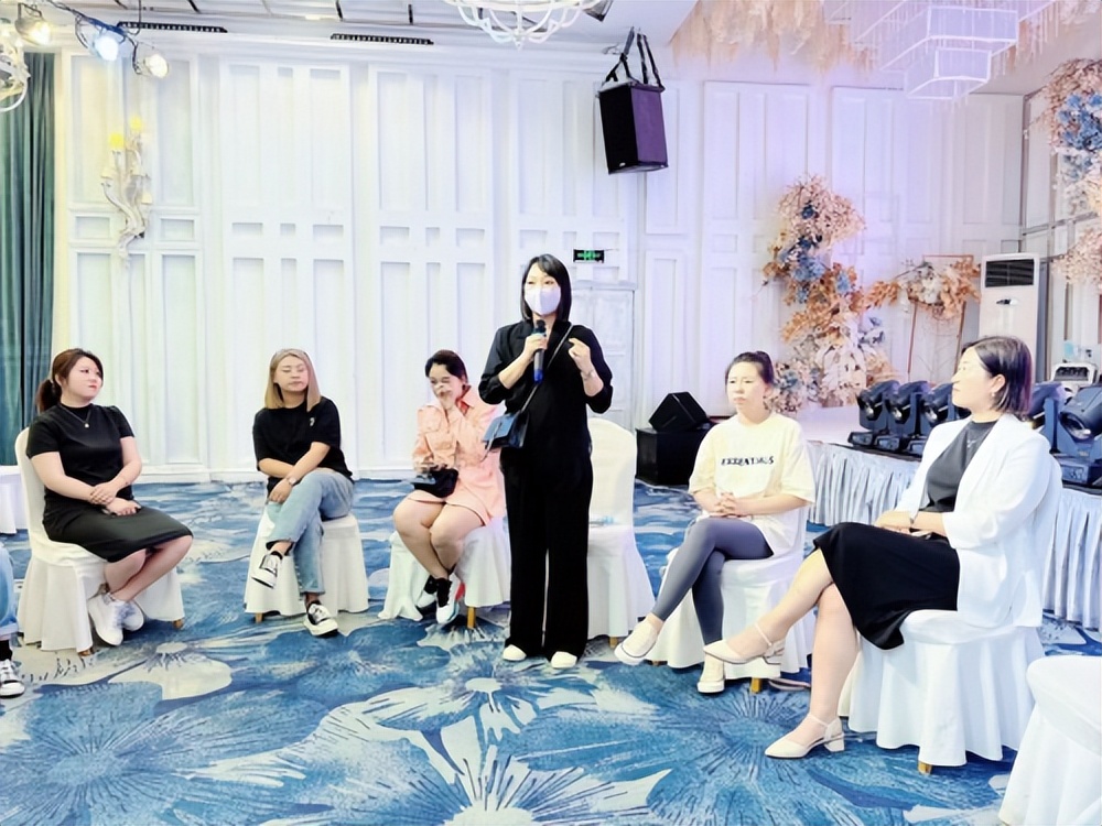 万人妈妈副业论坛长春站启动左手带娃右手赚钱，又有什么不可以！