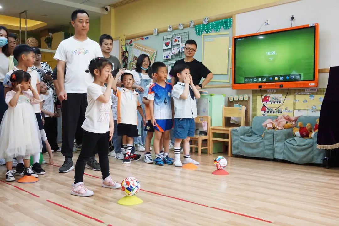 亲子足球运动嘉年华,幼儿园亲子足球嘉年华入场仪式